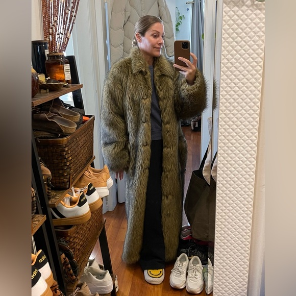 🧥✨ Tasha Polizzi FAUX Fur Long Coat - Picture 16 of 16